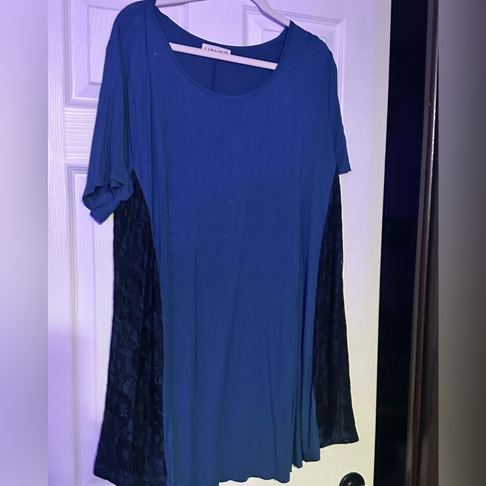 Larace blue shirt with black lace sides. 4x